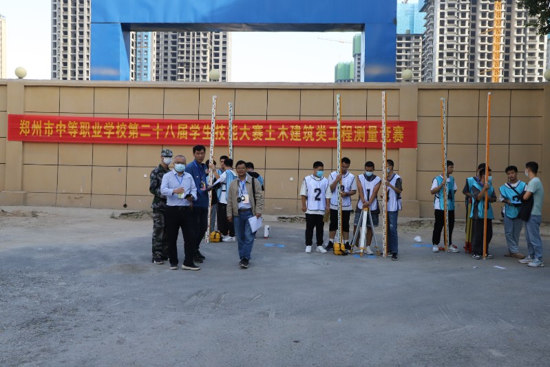 工程測(cè)量項(xiàng)目參賽選手準(zhǔn)備中.JPG