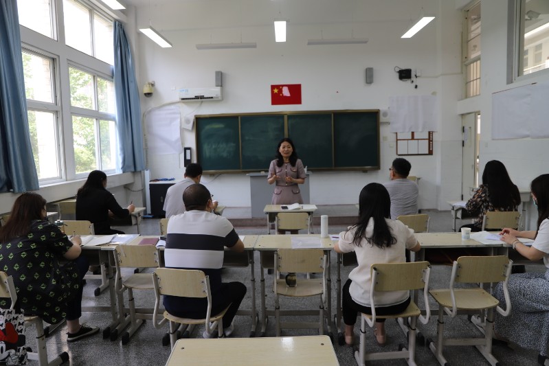 副校長陳紅霞講解考評標(biāo)準(zhǔn).JPG