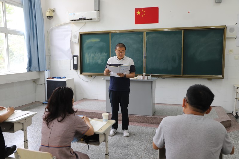 系部副主任賈嘯宇點評班級教育故事.JPG