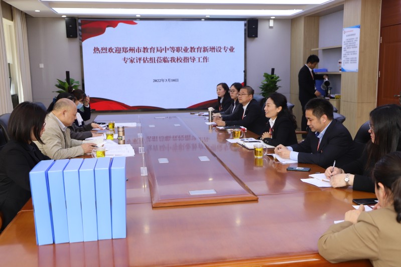 考核組專家聽取匯報(bào).JPG