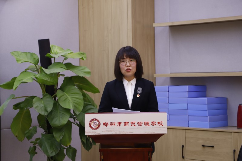 系部主任張寶月匯報電子商務(wù)專業(yè)建設(shè)情況.JPG
