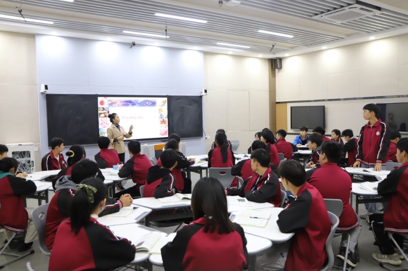劉曉云老師與學生互動.JPG