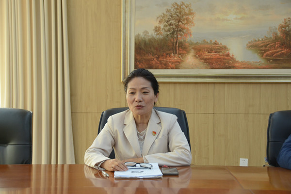 副校長(zhǎng)陳紅霞對(duì)進(jìn)一步推進(jìn)學(xué)校課程思政建設(shè)做部署_副本.jpg
