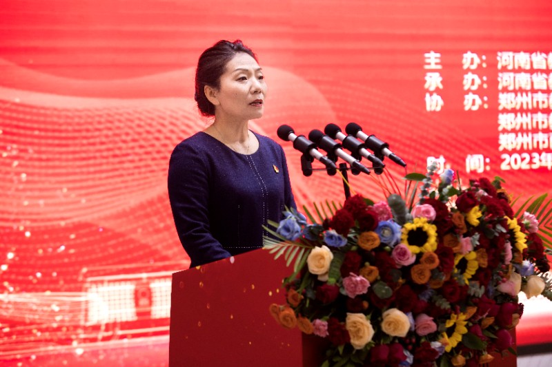 5-2 鄭州市商貿(mào)管理學(xué)校教學(xué)校長(zhǎng)陳紅霞做總結(jié)發(fā)言.jpg