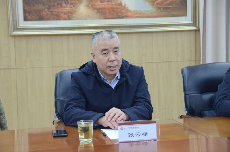 鄭州市教育局總職業(yè)指導(dǎo)師張?jiān)品鍖?duì)本次調(diào)研給予高度評(píng)價(jià).JPG